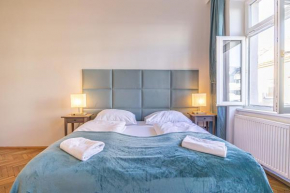 City Chic: Spacious 2 BR Hideaway with Local Flair